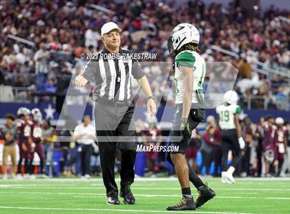 Thumbnail 1 in DeSoto vs. Summer Creek (UIL 6A D2 Football Final) photogallery.