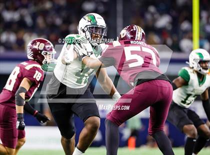 Thumbnail 2 in DeSoto vs. Summer Creek (UIL 6A D2 Football Final) photogallery.