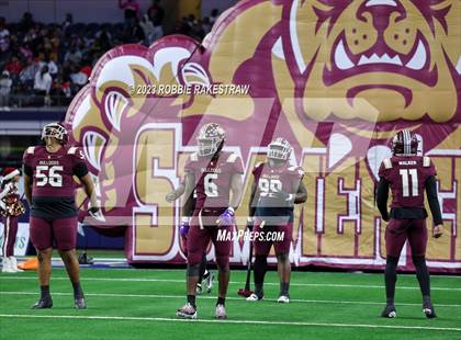 Thumbnail 1 in DeSoto vs. Summer Creek (UIL 6A D2 Football Final) photogallery.