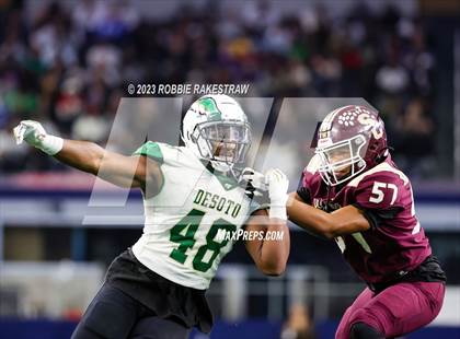 Thumbnail 2 in DeSoto vs. Summer Creek (UIL 6A D2 Football Final) photogallery.