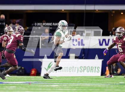 Thumbnail 2 in DeSoto vs. Summer Creek (UIL 6A D2 Football Final) photogallery.