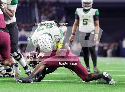 Thumbnail 2 in DeSoto vs. Summer Creek (UIL 6A D2 Football Final) photogallery.
