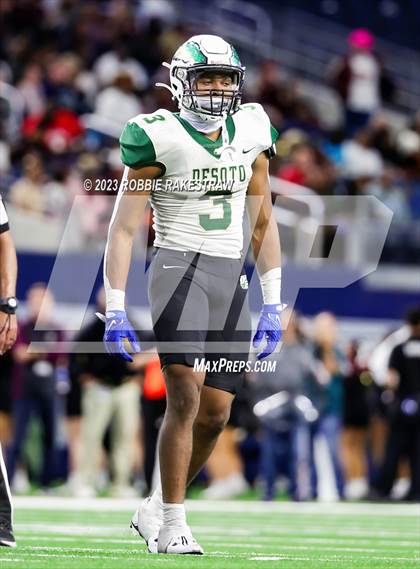 Thumbnail 3 in DeSoto vs. Summer Creek (UIL 6A D2 Football Final) photogallery.