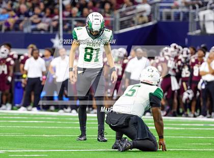 Thumbnail 2 in DeSoto vs. Summer Creek (UIL 6A D2 Football Final) photogallery.