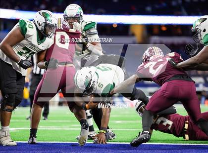 Thumbnail 1 in DeSoto vs. Summer Creek (UIL 6A D2 Football Final) photogallery.