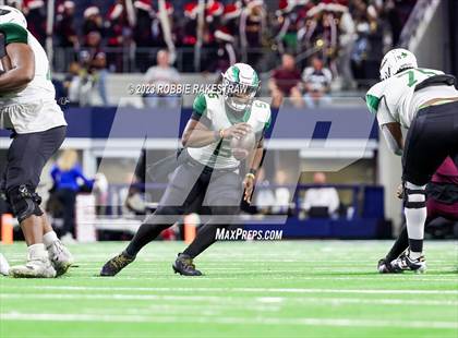 Thumbnail 2 in DeSoto vs. Summer Creek (UIL 6A D2 Football Final) photogallery.