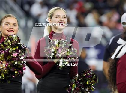 Thumbnail 1 in DeSoto vs. Summer Creek (UIL 6A D2 Football Final) photogallery.