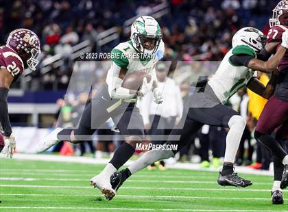 Thumbnail 3 in DeSoto vs. Summer Creek (UIL 6A D2 Football Final) photogallery.