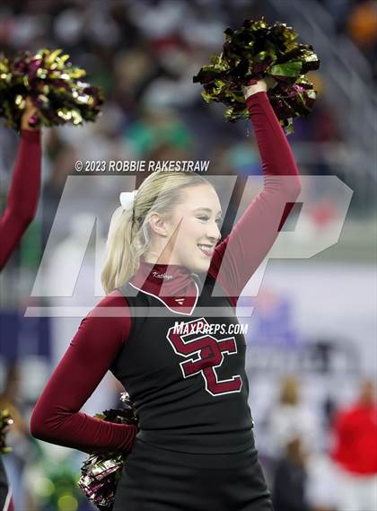 Thumbnail 2 in DeSoto vs. Summer Creek (UIL 6A D2 Football Final) photogallery.