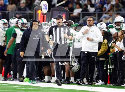 Thumbnail 1 in DeSoto vs. Summer Creek (UIL 6A D2 Football Final) photogallery.