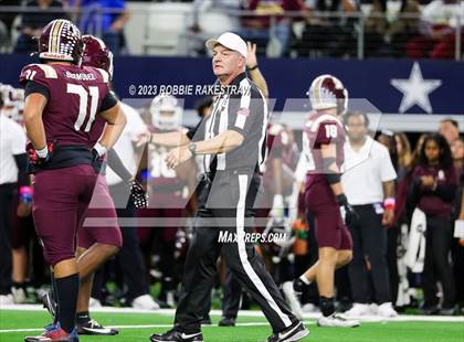 Thumbnail 3 in DeSoto vs. Summer Creek (UIL 6A D2 Football Final) photogallery.