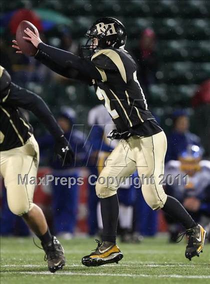Thumbnail 3 in Irondequoit vs. Rush-Henrietta (Section 5 Class AA State Qualifier) photogallery.