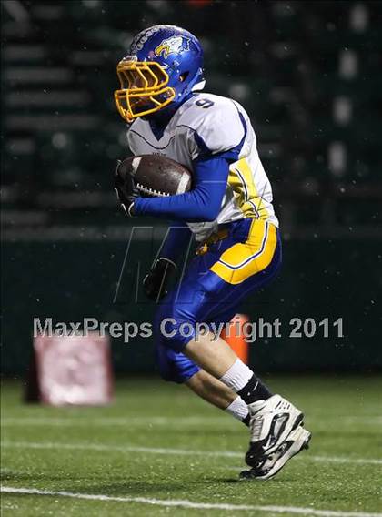 Thumbnail 2 in Irondequoit vs. Rush-Henrietta (Section 5 Class AA State Qualifier) photogallery.