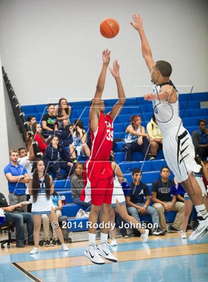 Thumbnail 1 in Sam Rayburn vs. Taft San Antonio (McDonald's Texas Invitational) photogallery.