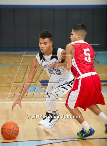 Thumbnail 1 in Sam Rayburn vs. Taft San Antonio (McDonald's Texas Invitational) photogallery.
