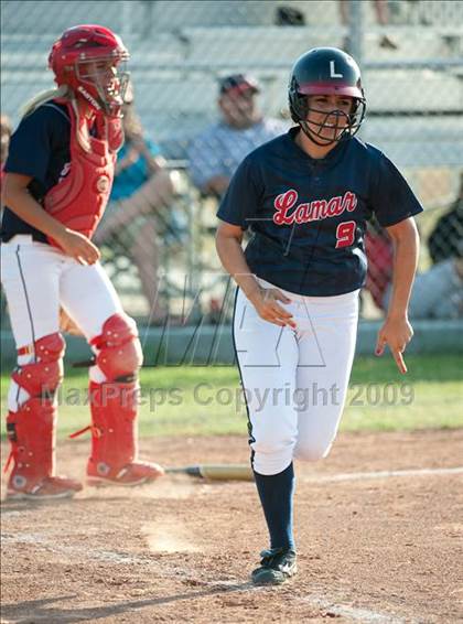 Thumbnail 3 in Atascocita vs Lamar (UIL Region III 5A Playoffs) photogallery.