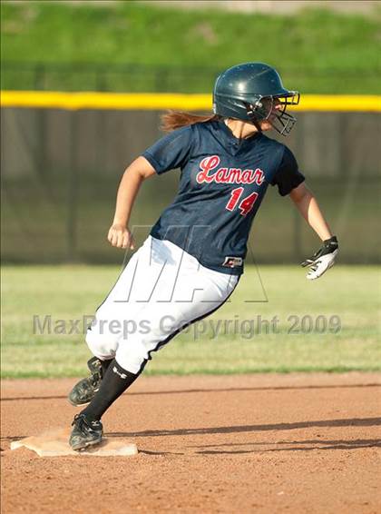 Thumbnail 3 in Atascocita vs Lamar (UIL Region III 5A Playoffs) photogallery.