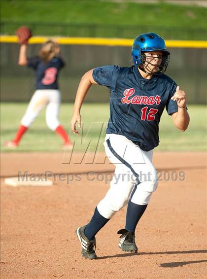 Thumbnail 2 in Atascocita vs Lamar (UIL Region III 5A Playoffs) photogallery.