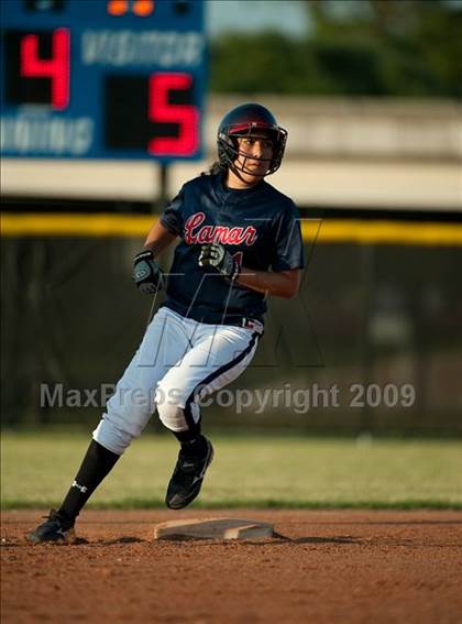 Thumbnail 3 in Atascocita vs Lamar (UIL Region III 5A Playoffs) photogallery.