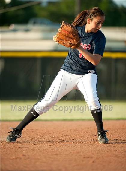 Thumbnail 2 in Atascocita vs Lamar (UIL Region III 5A Playoffs) photogallery.