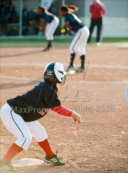 Thumbnail 3 in Atascocita vs Lamar (UIL Region III 5A Playoffs) photogallery.