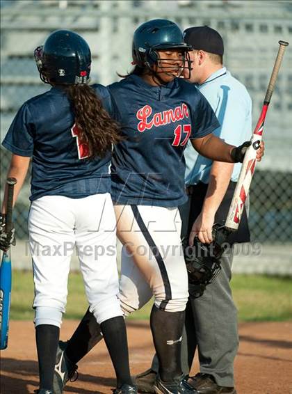Thumbnail 3 in Atascocita vs Lamar (UIL Region III 5A Playoffs) photogallery.