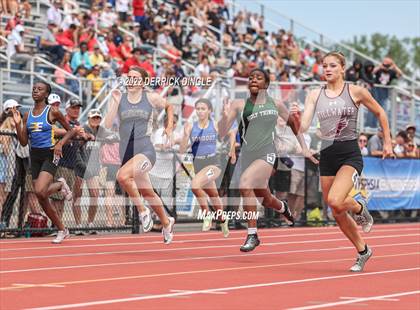 Thumbnail 3 in NYSPHSAA Outdoor Track & Field Championships (100 Meter Dash) photogallery.