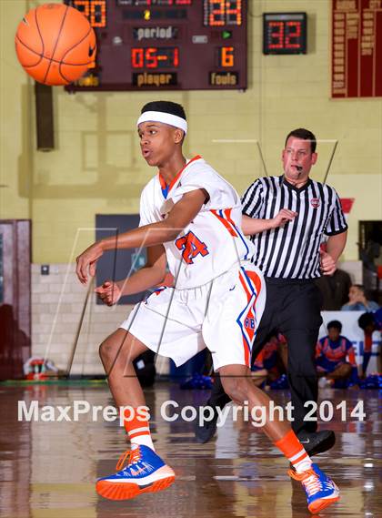Thumbnail 1 in Rainier Beach vs. Findlay Prep (Dick's Sporting Goods National Tournament) photogallery.