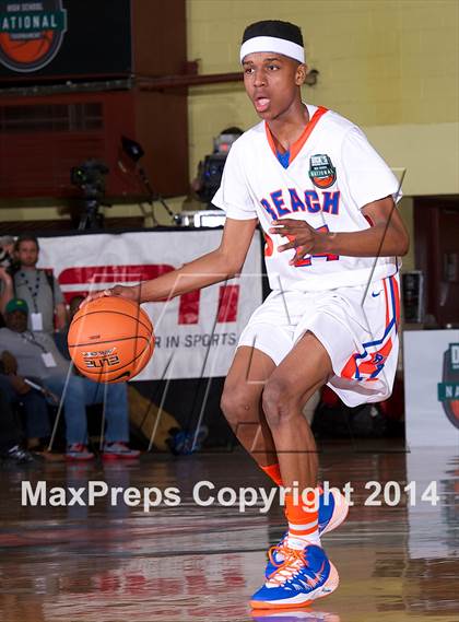 Thumbnail 2 in Rainier Beach vs. Findlay Prep (Dick's Sporting Goods National Tournament) photogallery.