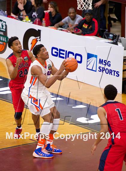 Thumbnail 3 in Rainier Beach vs. Findlay Prep (Dick's Sporting Goods National Tournament) photogallery.