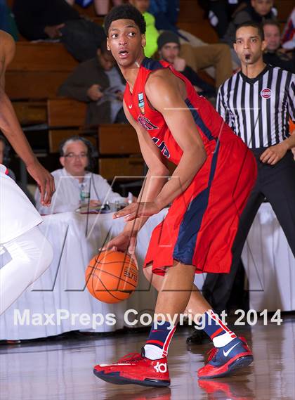 Thumbnail 2 in Rainier Beach vs. Findlay Prep (Dick's Sporting Goods National Tournament) photogallery.