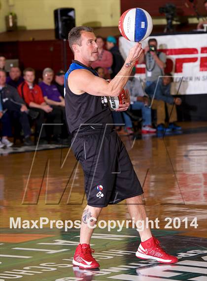 Thumbnail 1 in Rainier Beach vs. Findlay Prep (Dick's Sporting Goods National Tournament) photogallery.