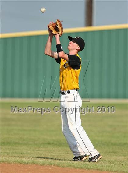 Thumbnail 3 in Cleburne vs Rockwall-Heath (Texas 4A Region ll Playoffs) photogallery.