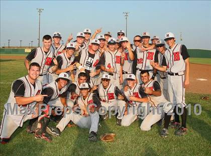 Thumbnail 2 in Cleburne vs Rockwall-Heath (Texas 4A Region ll Playoffs) photogallery.