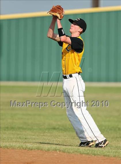Thumbnail 1 in Cleburne vs Rockwall-Heath (Texas 4A Region ll Playoffs) photogallery.