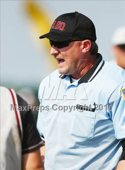 Thumbnail 3 in Cleburne vs Rockwall-Heath (Texas 4A Region ll Playoffs) photogallery.