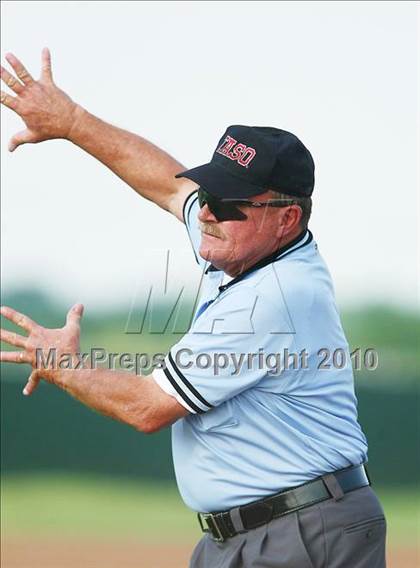 Thumbnail 3 in Cleburne vs Rockwall-Heath (Texas 4A Region ll Playoffs) photogallery.