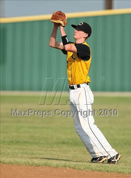Thumbnail 2 in Cleburne vs Rockwall-Heath (Texas 4A Region ll Playoffs) photogallery.