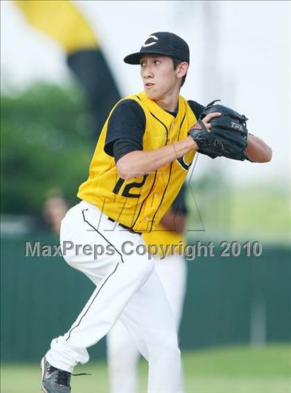 Thumbnail 3 in Cleburne vs Rockwall-Heath (Texas 4A Region ll Playoffs) photogallery.
