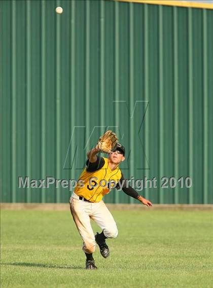 Thumbnail 3 in Cleburne vs Rockwall-Heath (Texas 4A Region ll Playoffs) photogallery.