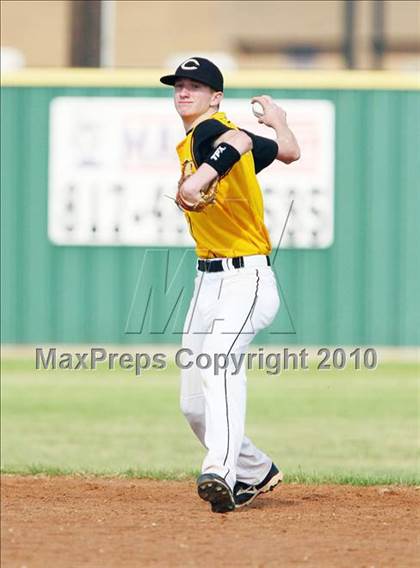 Thumbnail 3 in Cleburne vs Rockwall-Heath (Texas 4A Region ll Playoffs) photogallery.