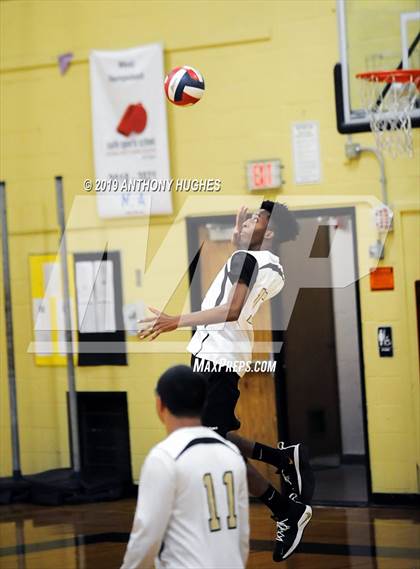 Thumbnail 3 in Farmingdale vs. West Hempstead photogallery.