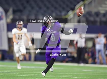 Thumbnail 3 in Stephenville vs. LBJ Austin (UIL Football 4A D1 Finals) photogallery.