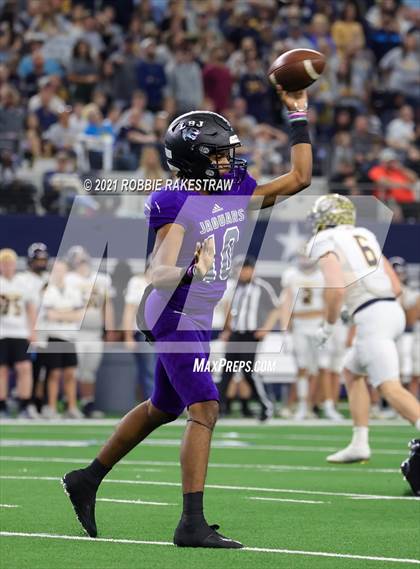 Thumbnail 3 in Stephenville vs. LBJ Austin (UIL Football 4A D1 Finals) photogallery.