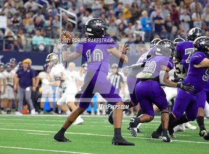 Thumbnail 1 in Stephenville vs. LBJ Austin (UIL Football 4A D1 Finals) photogallery.