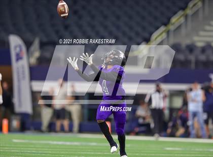 Thumbnail 2 in Stephenville vs. LBJ Austin (UIL Football 4A D1 Finals) photogallery.