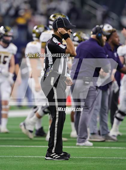 Thumbnail 1 in Stephenville vs. LBJ Austin (UIL Football 4A D1 Finals) photogallery.
