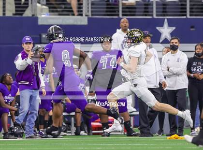 Thumbnail 3 in Stephenville vs. LBJ Austin (UIL Football 4A D1 Finals) photogallery.