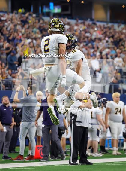 Thumbnail 3 in Stephenville vs. LBJ Austin (UIL Football 4A D1 Finals) photogallery.
