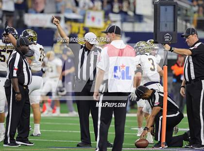 Thumbnail 3 in Stephenville vs. LBJ Austin (UIL Football 4A D1 Finals) photogallery.